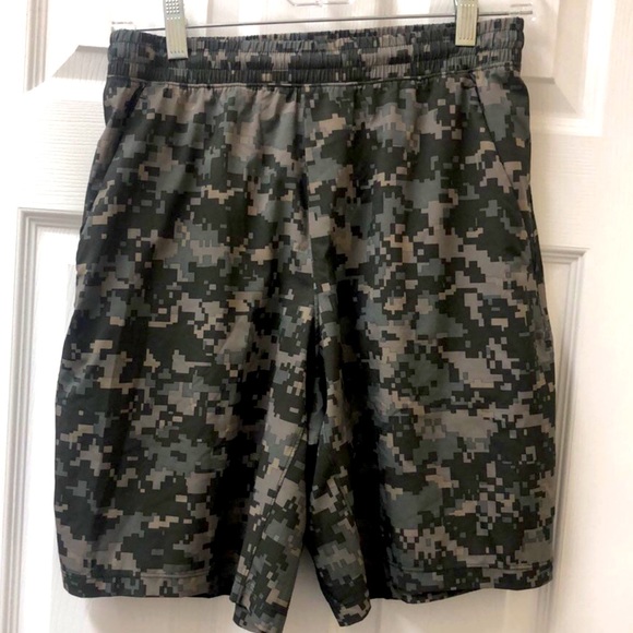 LIKE NEW! Lululemon Pace Breaker Short *Linerless 9" - Picture 7 of 13